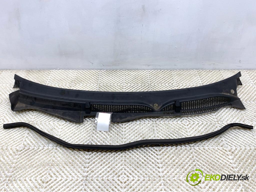 AUDI A3 8L liftback 2000 110 kW 1.8 T 1781 torpédo plast pod čelní okno 8L1819415B (Plast pod čelním sklem)