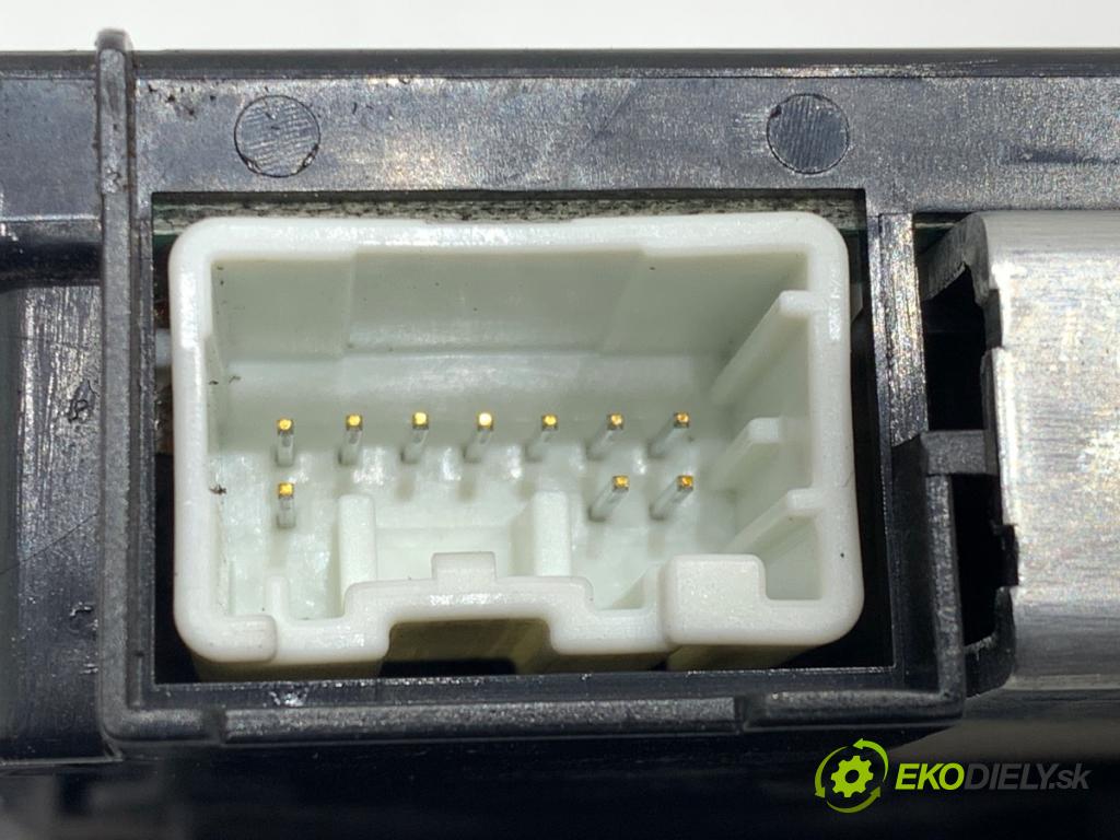 VOLVO V50 Kombi 2004 100 kW 2.0 D 1998 Dislpej 8696495 (Prístrojová doska)