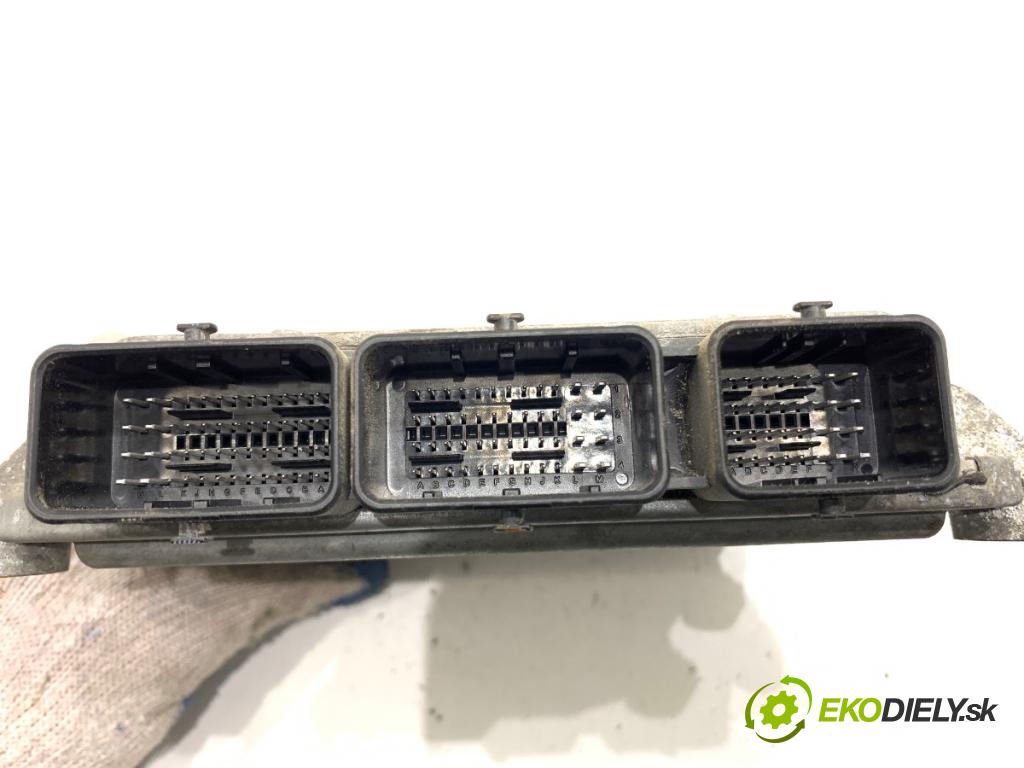 VOLVO V50 Kombi 2004 100 kW 2.0 D 1998 riadiaca jednotka Motor 30729065A (Riadiaca jednotka)