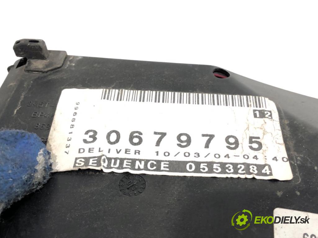 VOLVO V50 Kombi 2004 100 kW 2.0 D 1998 skříňka poistková 318789120 (Pojistková skříňka)