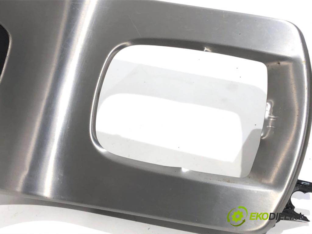 VOLVO V50 Kombi 2004 100 kW 2.0 D 1998 Panel ovládania kúrenia  (Prepínacie páčky pod volantom)