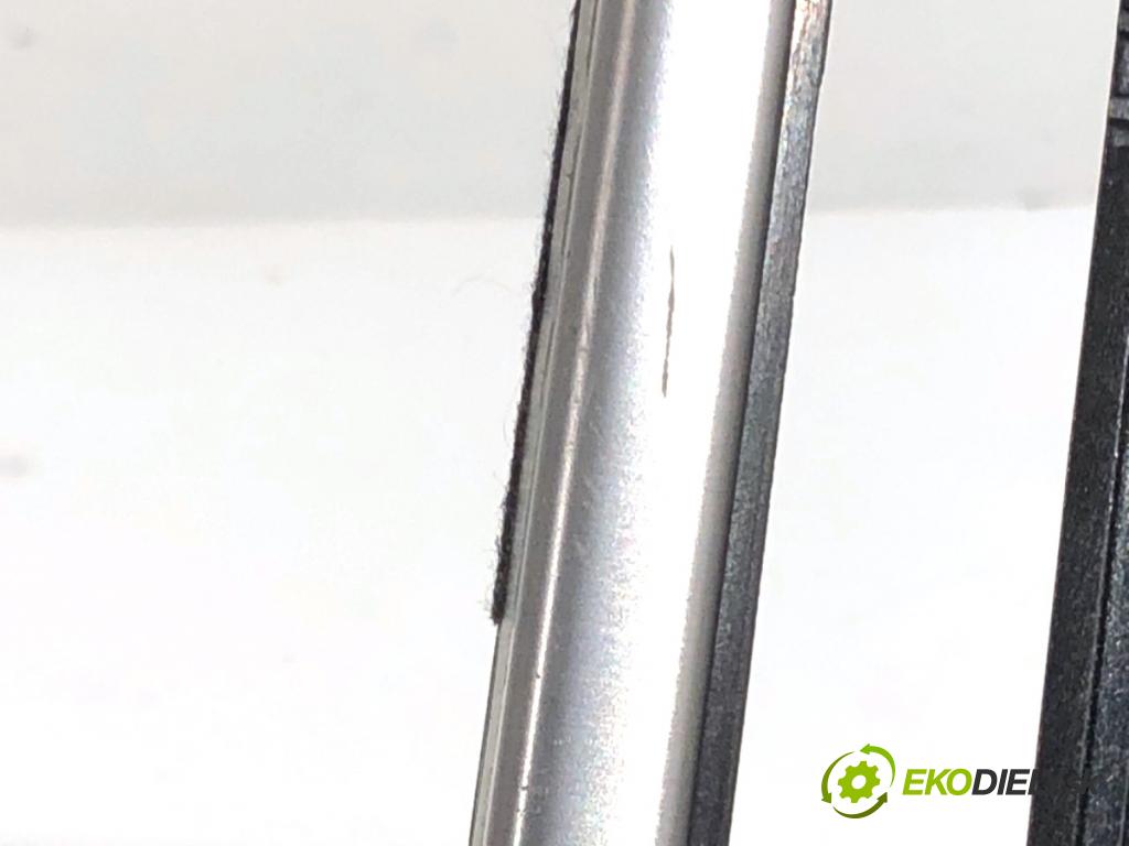 VOLVO V50 Kombi 2004 100 kW 2.0 D 1998 Panel ovládania kúrenia  (Prepínacie páčky pod volantom)