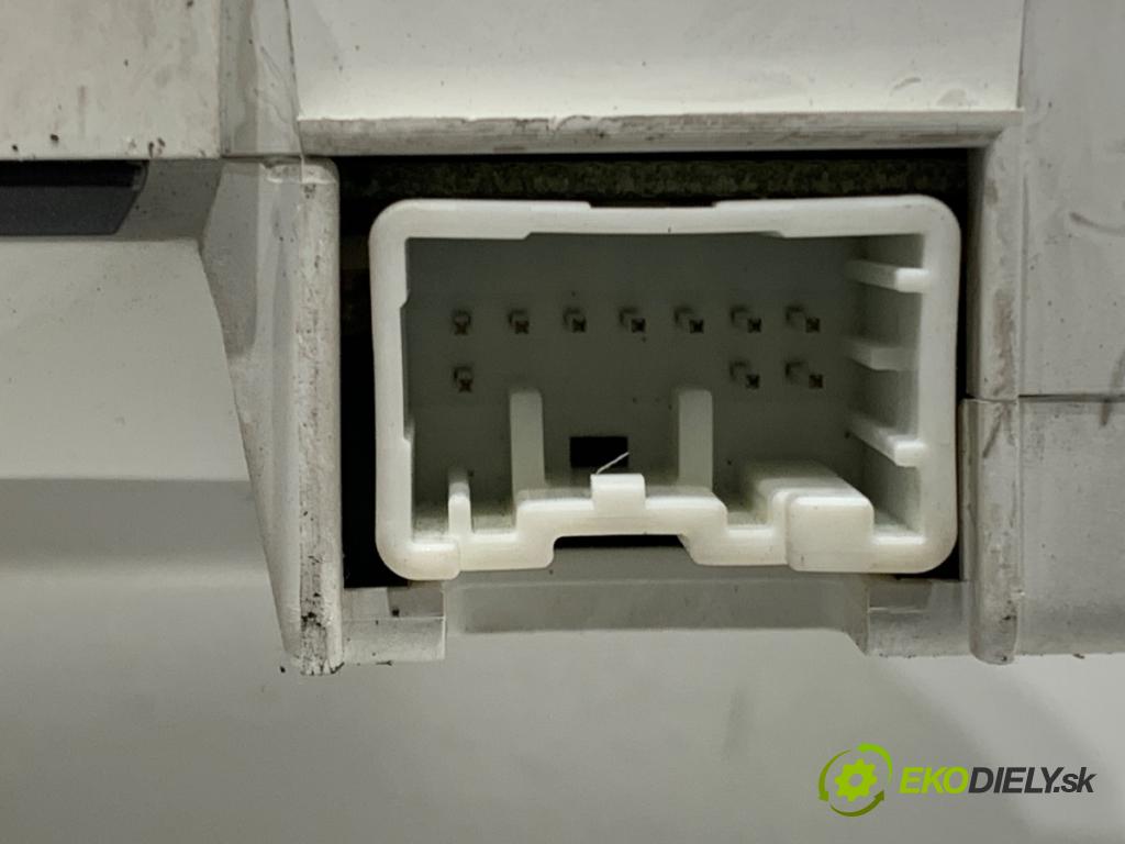 VOLVO V50 Kombi 2004 100 kW 2.0 D 1998 Prístrojovka 30710071 (Prístrojová doska)