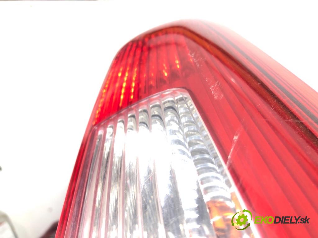 VOLVO V50 Kombi 2004 100 kW 2.0 D 1998 světlo pravý zadní část 30678748