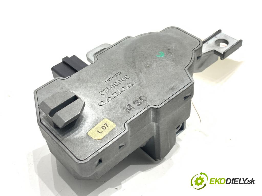 VOLVO V50 Kombi 2004 100 kW 2.0 D 1998 blokáda volantu 30680132 (Riadenie ostatné)