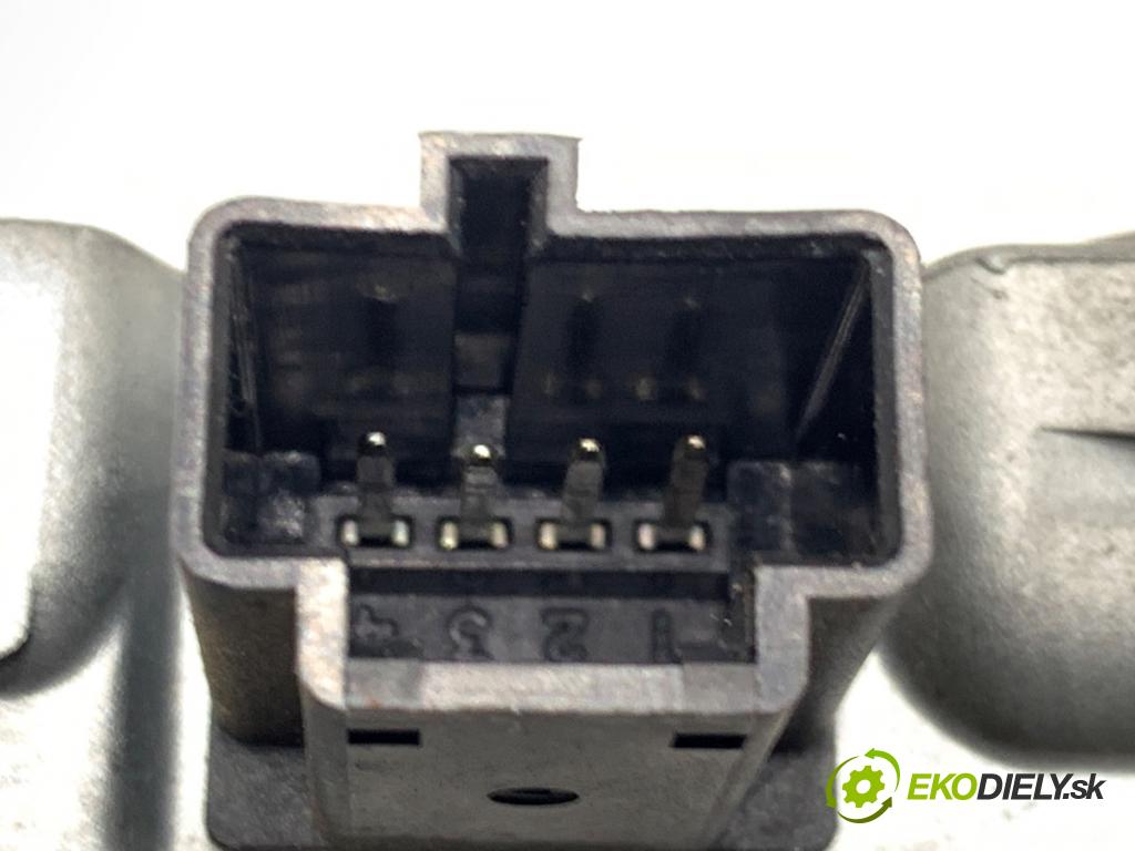 VOLVO V50 Kombi 2004 100 kW 2.0 D 1998 blokáda volantu 30680132 (Riadenie ostatné)