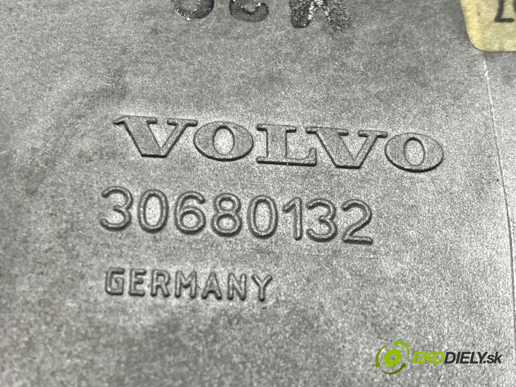 VOLVO V50 Kombi 2004 100 kW 2.0 D 1998 blokáda volantu 30680132 (Riadenie ostatné)
