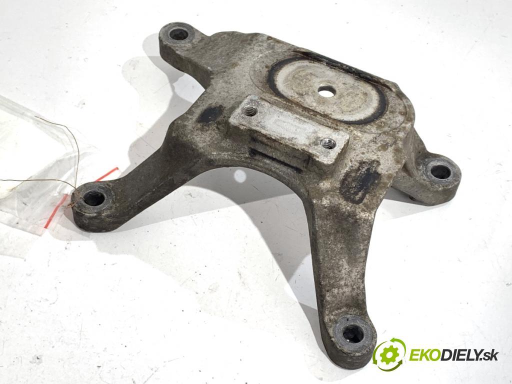 AUDI A4 B9 Kombi 2016 110 kW 2.0 TDI 1968 držák převodovky 8W0399118C