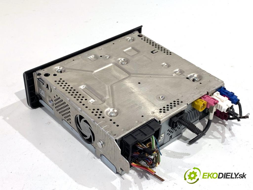 AUDI A4 B9 Kombi 2016 110 kW 2.0 TDI 1968 měnič CD 8W0035193B (CD měnič)