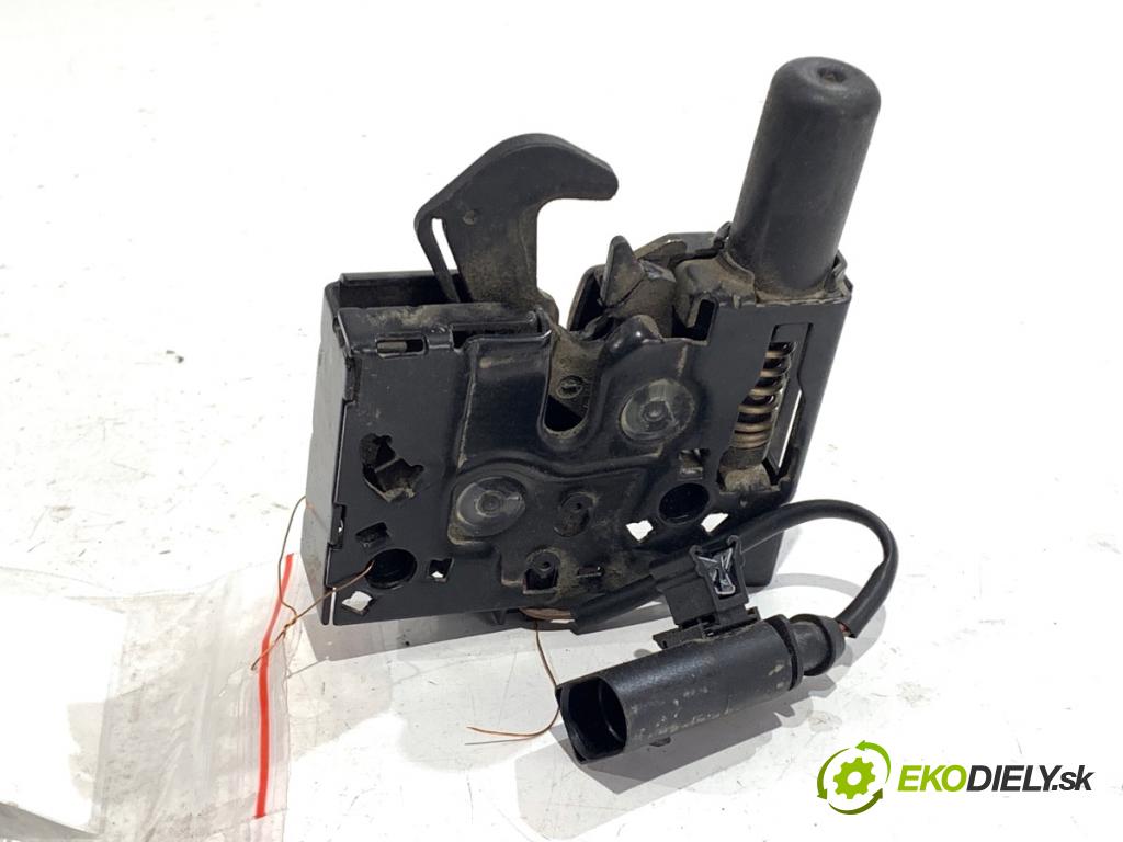 AUDI A4 B9 Kombi 2016 110 kW 2.0 TDI 1968 zámok kapoty levý 8W0823509C