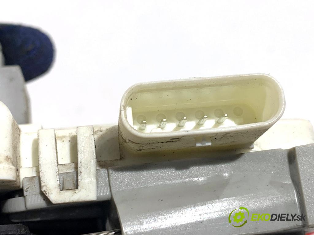 AUDI A4 B9 Kombi 2016 110 kW 2.0 TDI 1968 zámok dveře pravý zadní část 8X0839016E