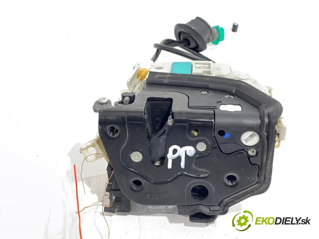 AUDI A4 B9 Kombi 2016 110 kW 2.0 TDI 1968 zámok dveře pravý přední část 8X1837016C