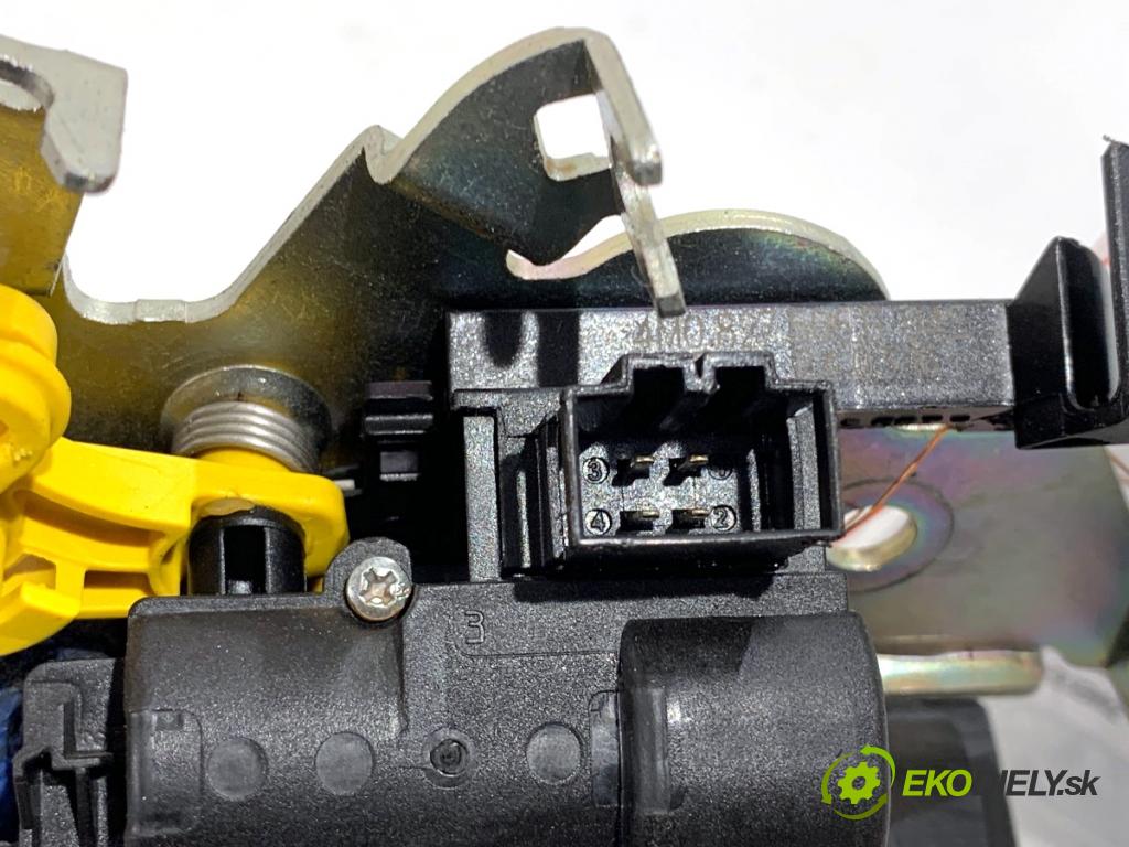 AUDI A4 B9 Kombi 2016 110 kW 2.0 TDI 1968 zámok dveří zadní část