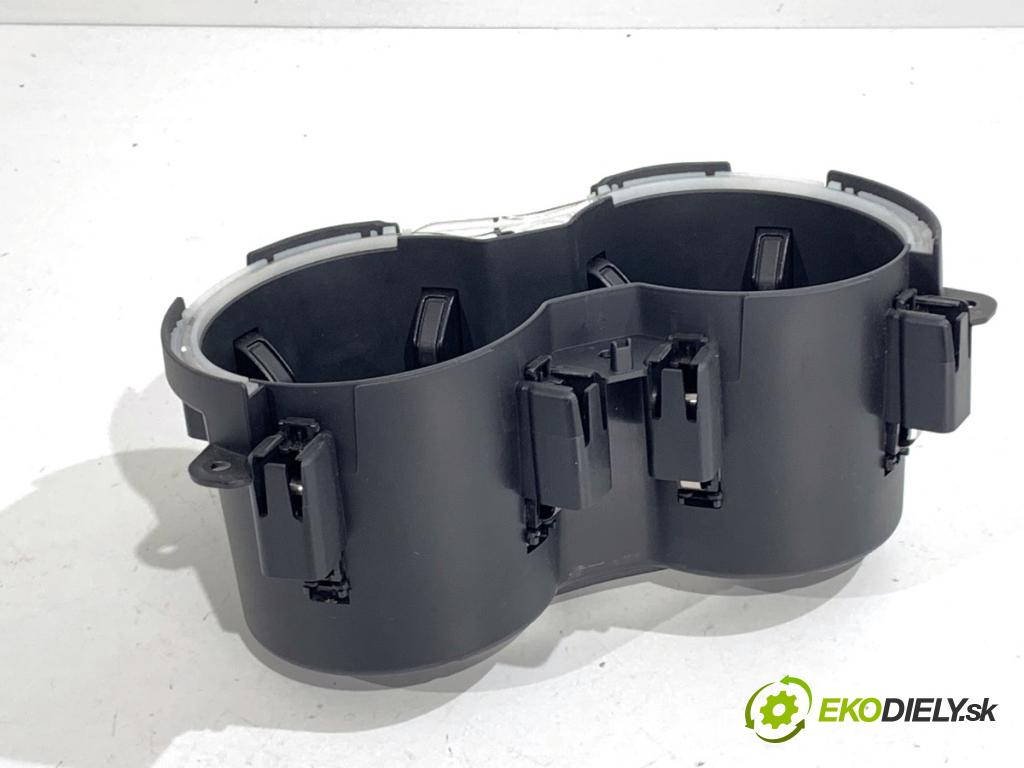 AUDI A4 B9 Kombi 2016 110 kW 2.0 TDI 1968 Držiak na nápoje 8W0862533AB (Držiak (úchyt) na nápoje)