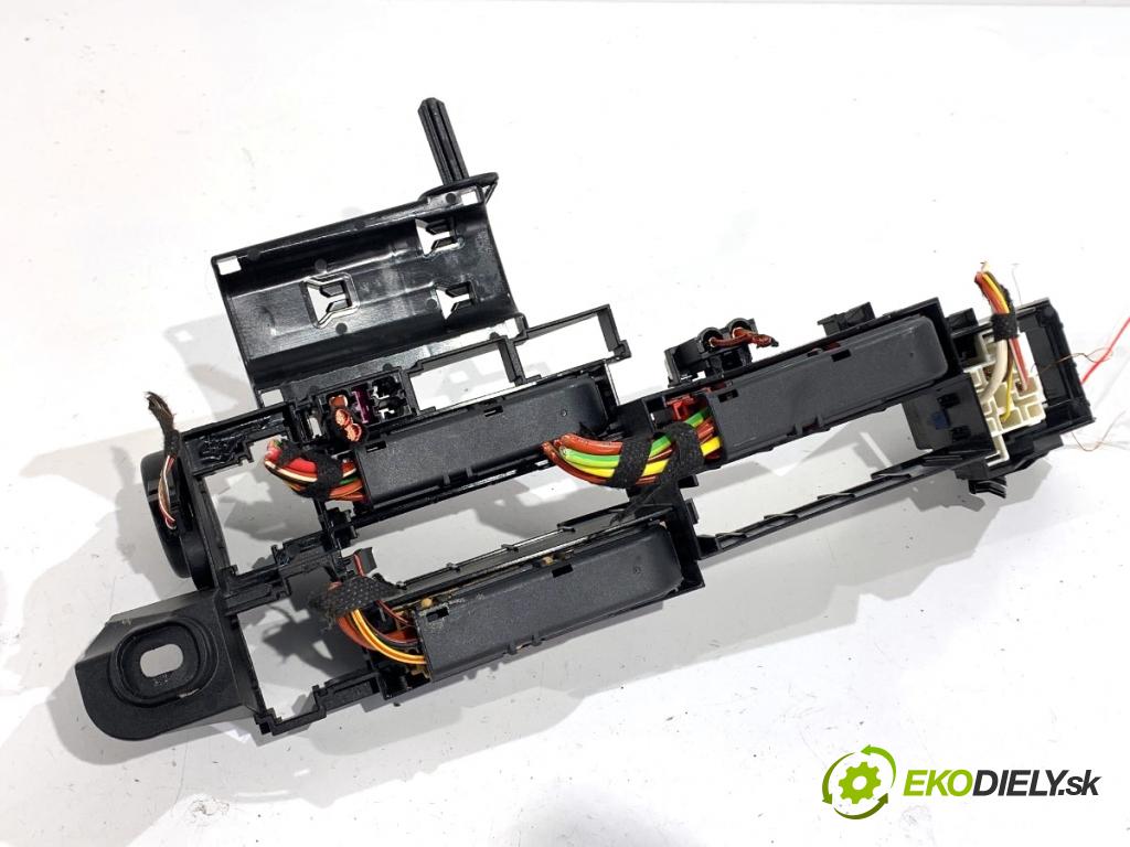 AUDI A4 B9 Kombi 2016 110 kW 2.0 TDI 1968 Skrinka poistková 8W0971845AH (Poistková skrinka)