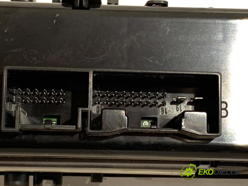 AUDI A4 B9 Kombi 2016 110 kW 2.0 TDI 1968 Panel ovládania kúrenia 8W0820043G (Prepínacie páčky pod volantom)