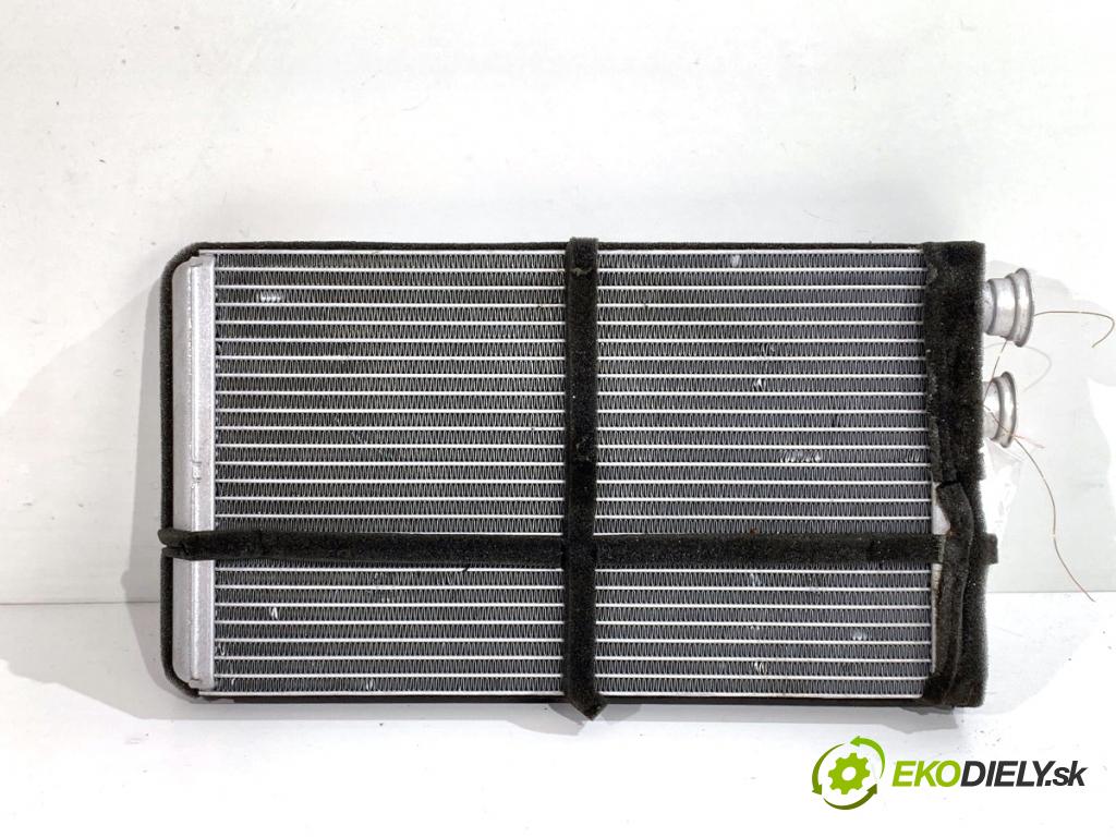 AUDI A4 B9 Kombi 2016 110 kW 2.0 TDI 1968 topné těleso radiátor topení DY704 (Radiátor topení)