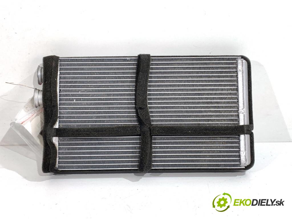 AUDI A4 B9 Kombi 2016 110 kW 2.0 TDI 1968 topné těleso radiátor topení DY704 (Radiátor topení)