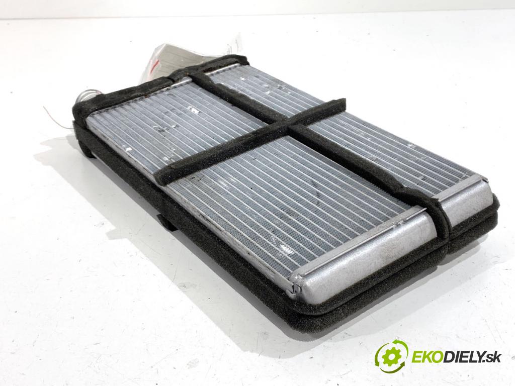 AUDI A4 B9 Kombi 2016 110 kW 2.0 TDI 1968 topné těleso radiátor topení DY704 (Radiátor topení)