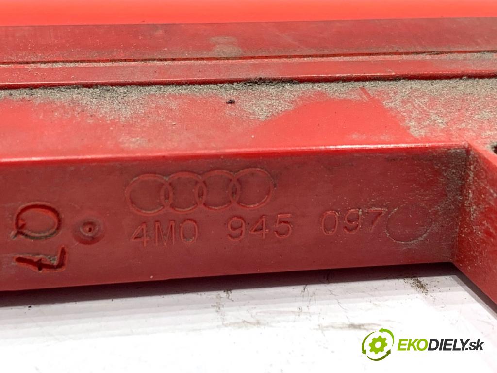 AUDI A4 B9 Kombi 2016 110 kW 2.0 TDI 1968 Svetlo brzdových svetiel 4M0945097