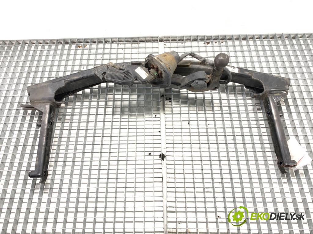 AUDI A4 B9 Kombi 2016 110 kW 2.0 TDI 1968 Hák tažné zařízení 8W0800491C (Tažné zařízení)