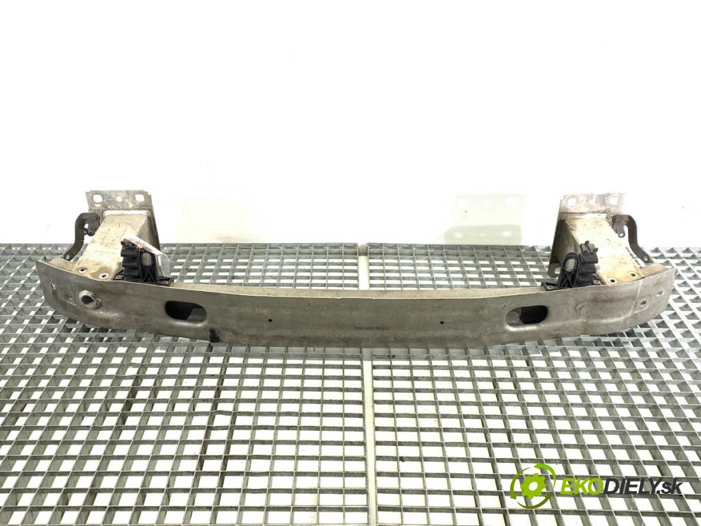 AUDI A4 B9 Kombi 2016 110 kW 2.0 TDI 1968 výztuha nárazníka přední část 8W0807113 (Přední výztuha)