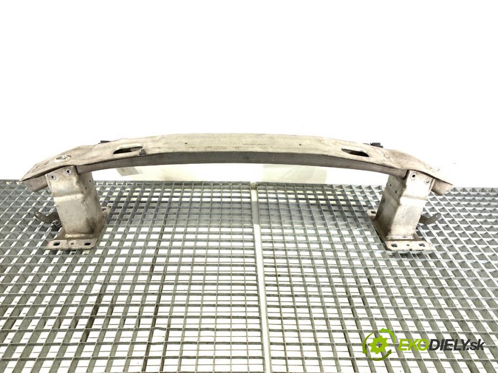 AUDI A4 B9 Kombi 2016 110 kW 2.0 TDI 1968 výztuha nárazníka přední část 8W0807113 (Přední výztuha)