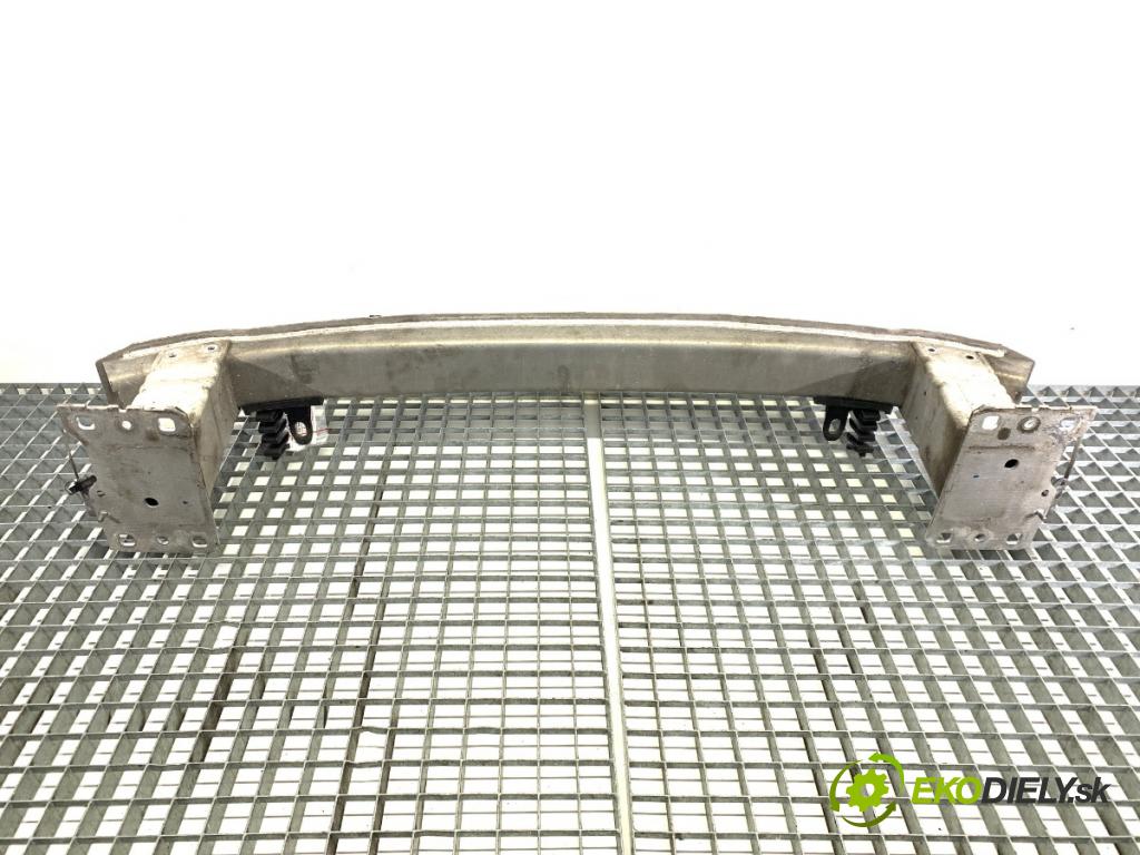 AUDI A4 B9 Kombi 2016 110 kW 2.0 TDI 1968 výztuha nárazníka přední část 8W0807113 (Přední výztuha)