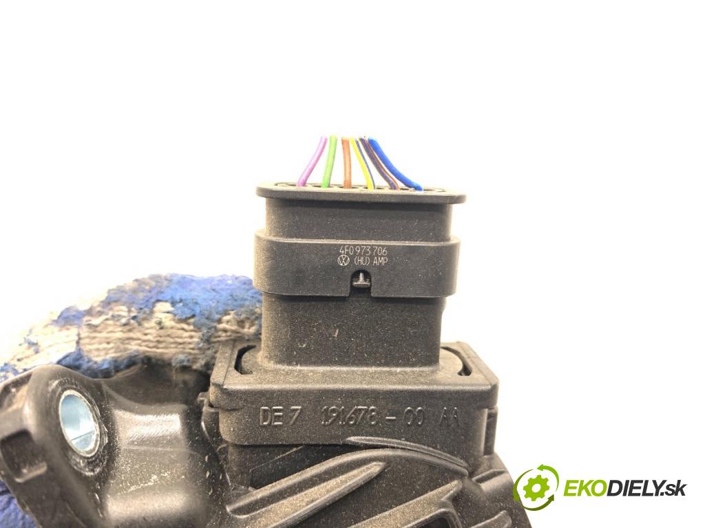 AUDI A4 B9 Kombi 2016 110 kW 2.0 TDI 1968 Potenciometer plynu 8W1723523 (Potenciometer plynového pedálu)