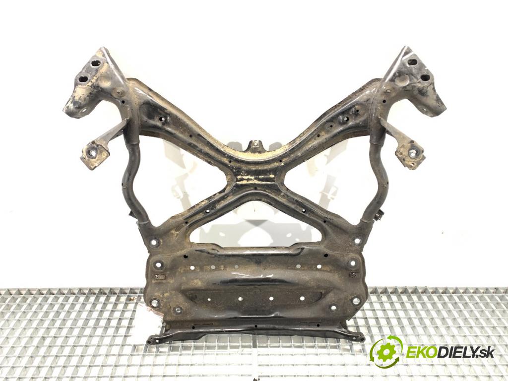 AUDI A4 B9 Kombi 2016 110 kW 2.0 TDI 1968 výztuha pod motor  (Přední výztuha)