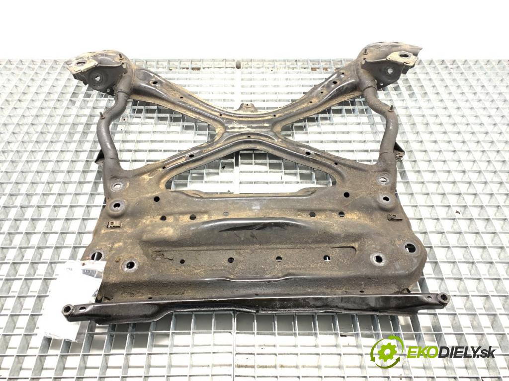 AUDI A4 B9 Kombi 2016 110 kW 2.0 TDI 1968 výztuha pod motor  (Přední výztuha)