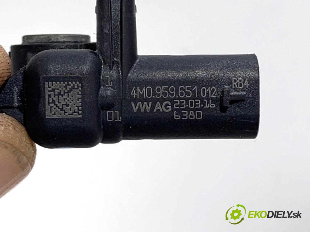 AUDI A4 B9 Kombi 2016 110 kW 2.0 TDI 1968 Snímač nárazu 4M0959651 (Snímač nárazu)