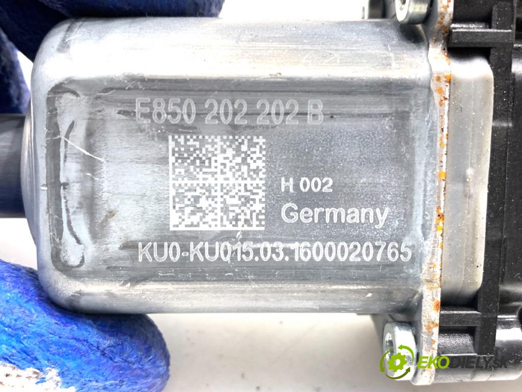 AUDI A4 B9 Kombi 2016 110 kW 2.0 TDI 1968 Motorček rolety kufra 8W9863560