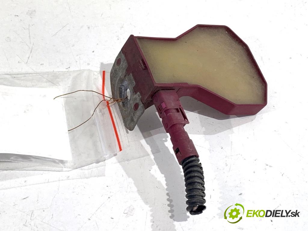 AUDI A4 B9 Kombi 2016 110 kW 2.0 TDI 1968 Zosilňovač Antenní: 4M0035507 (Zosilňovač)