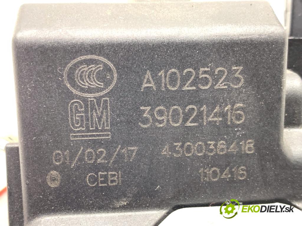 OPEL MERIVA B nadwozie wielkoprzestrzenne (MPV) 2017 88 kW 1.4 (75) 1364 zámok dveří zadní část 39021416
