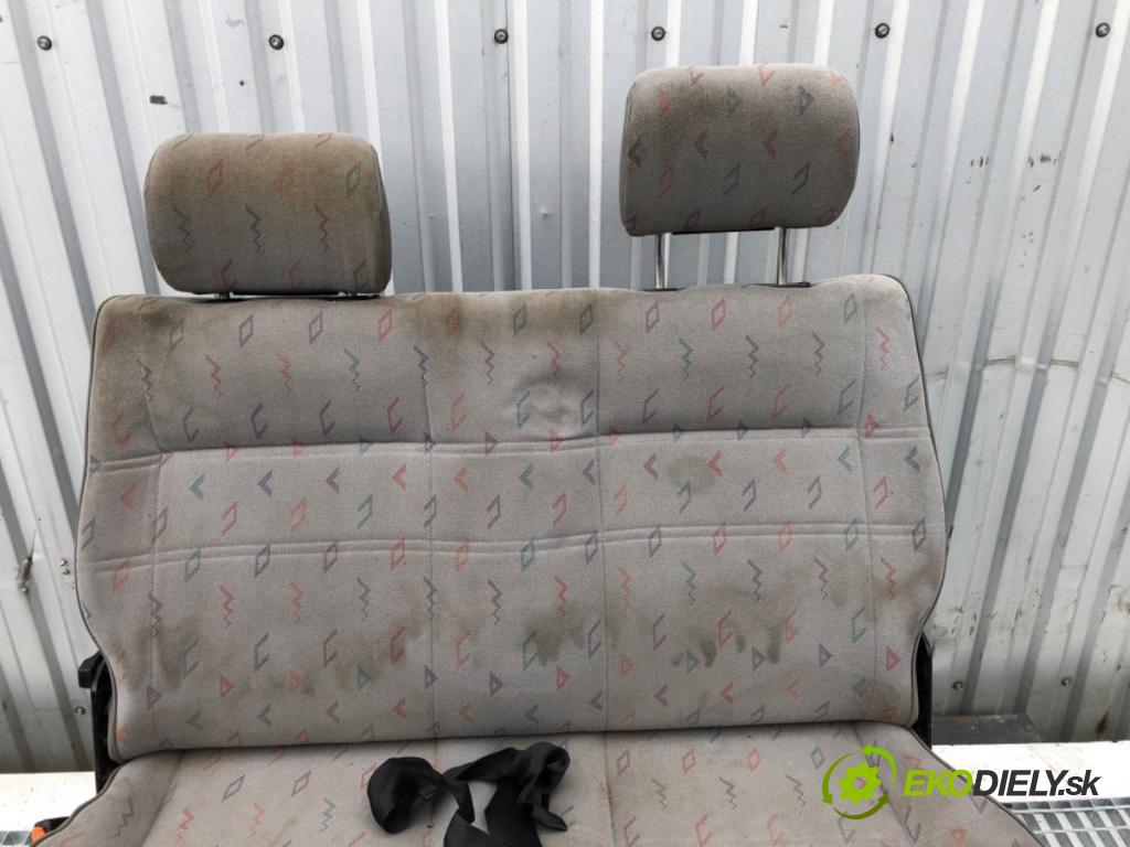 VW TRANSPORTER T4 Autobus 1996 57 kW 2.4 D 2370 Sedadlo pravy predný