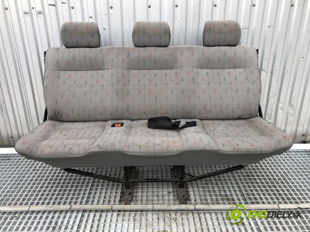 VW TRANSPORTER T4 Autobus 1996 57 kW 2.4 D 2370 Sedadlo zad Sedadlo 