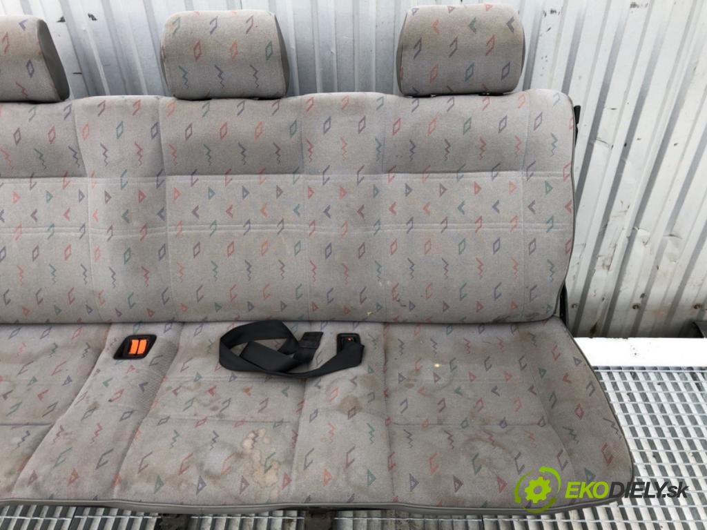 VW TRANSPORTER T4 Autobus 1996 57 kW 2.4 D 2370 Sedadlo zad Sedadlo
