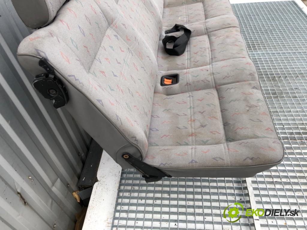 VW TRANSPORTER T4 Autobus 1996 57 kW 2.4 D 2370 Sedadlo zad Sedadlo