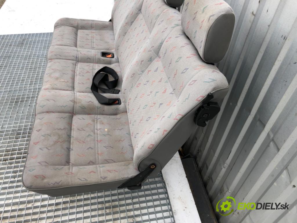 VW TRANSPORTER T4 Autobus 1996 57 kW 2.4 D 2370 Sedadlo zad Sedadlo