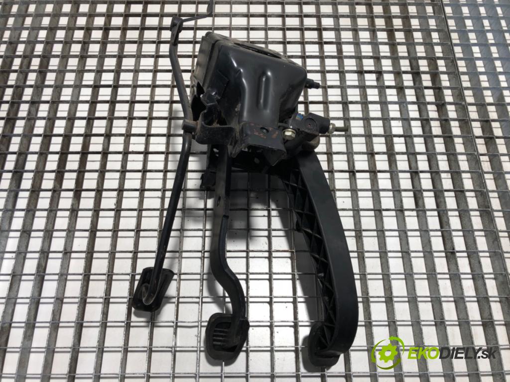 VW TRANSPORTER T4 Autobus 1996 57 kW 2.4 D 2370 PEDÁL:  (Potenciometer plynového pedálu)