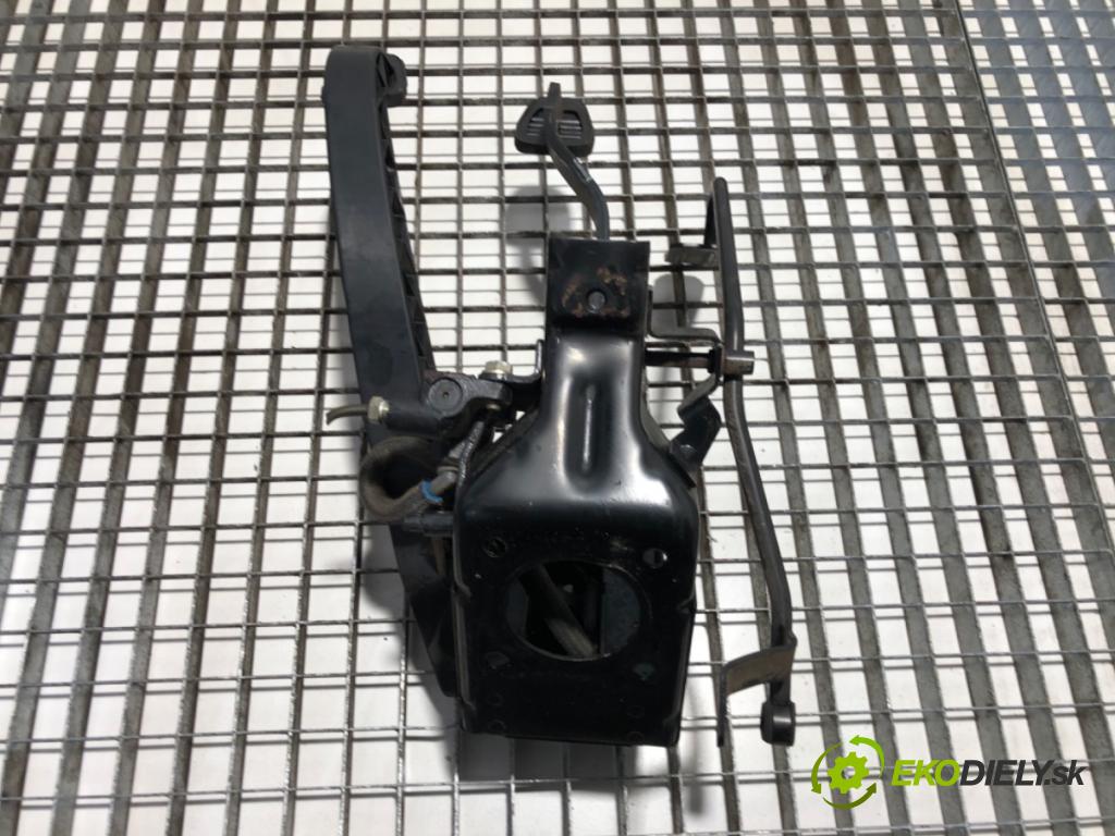 VW TRANSPORTER T4 Autobus 1996 57 kW 2.4 D 2370 PEDÁL:  (Potenciometer plynového pedálu)