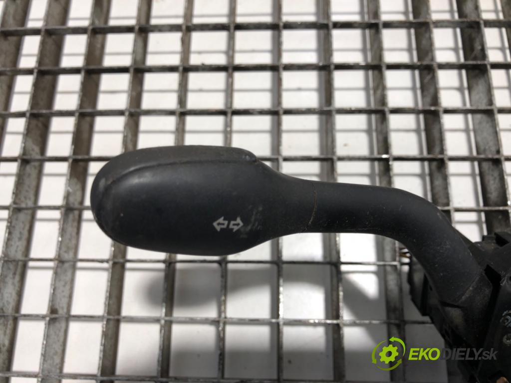 VW TRANSPORTER T4 Autobus 1996 57 kW 2.4 D 2370 Prepínač kombinovaný 703953503E (Prepínacie páčky pod volantom)