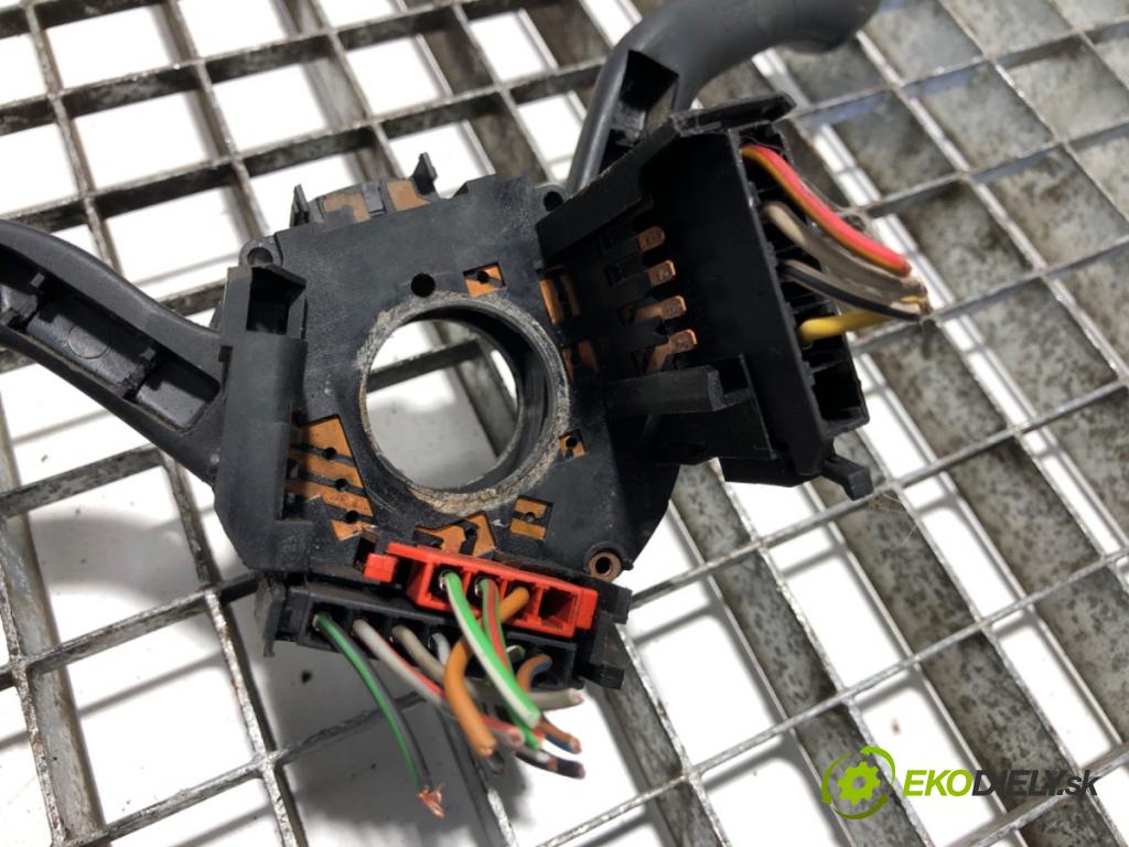 VW TRANSPORTER T4 Autobus 1996 57 kW 2.4 D 2370 Prepínač kombinovaný 703953503E (Prepínacie páčky pod volantom)