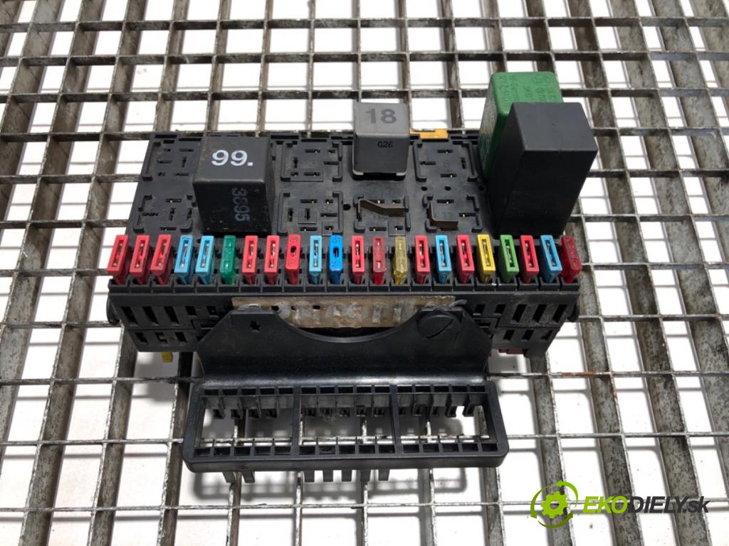 VW TRANSPORTER T4 Autobus 1996 57 kW 2.4 D 2370 skříňka poistková  (Pojistková skříňka)