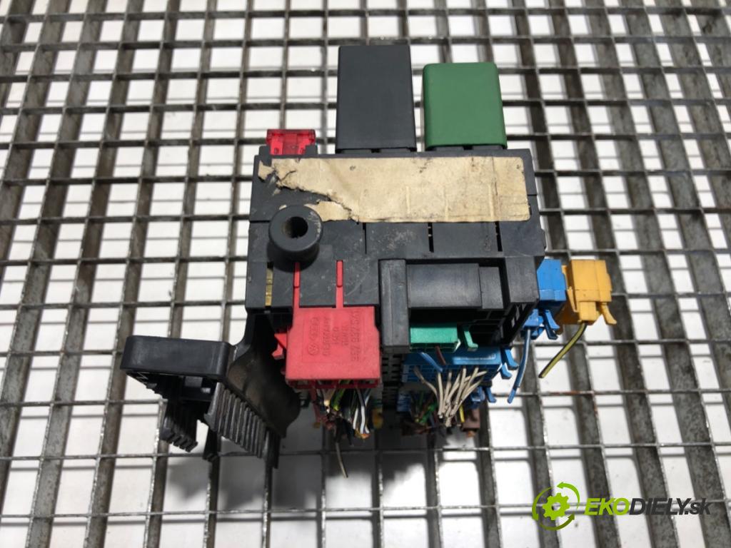 VW TRANSPORTER T4 Autobus 1996 57 kW 2.4 D 2370 skříňka poistková  (Pojistková skříňka)