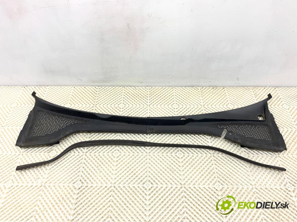 VW GOLF VII liftback 2016 81 kW 1.6 TDI 1598 torpédo plast pod čelní okno 5G1819403A (Plast pod čelním sklem)