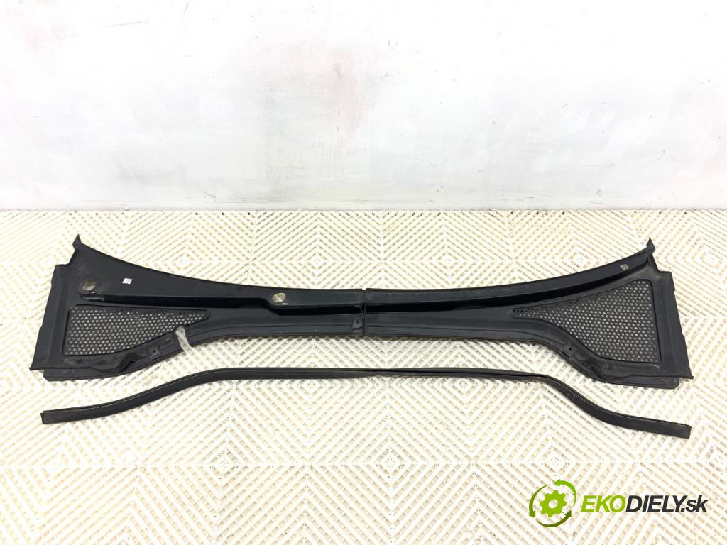 VW GOLF VII liftback 2016 81 kW 1.6 TDI 1598 torpédo plast pod čelní okno 5G1819403A (Plast pod čelním sklem)