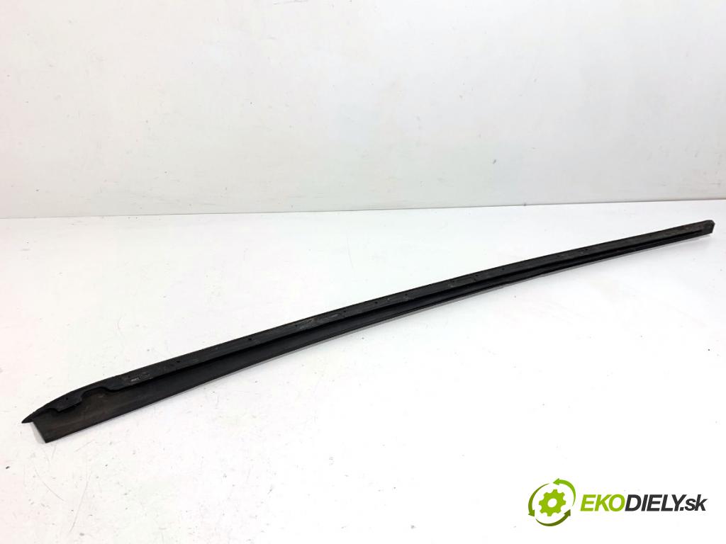 VW GOLF VII liftback 2016 81 kW 1.6 TDI 1598 Lišta okna čelovej pravá 5G0854327B