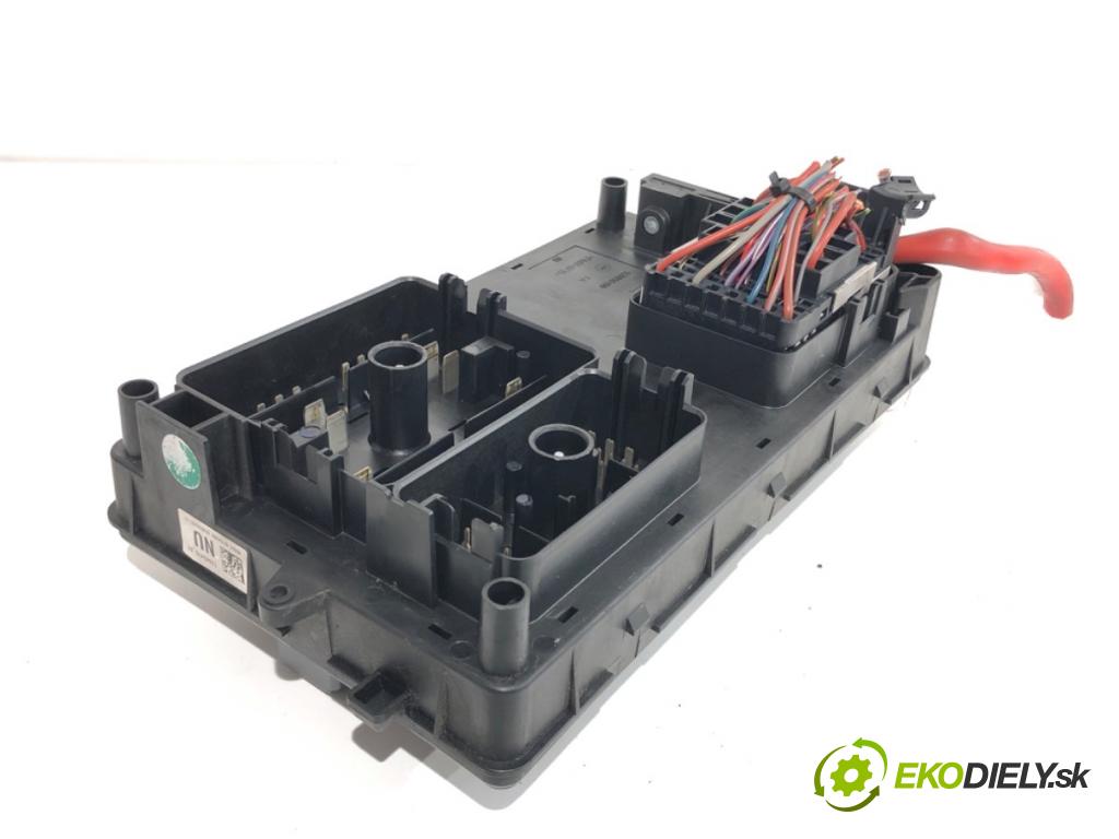 OPEL INSIGNIA A Kombi 2011 118 kW 2.0 CDTI 4x4 (35) 1956 skříňka poistková 13343479 (Pojistková skříňka)